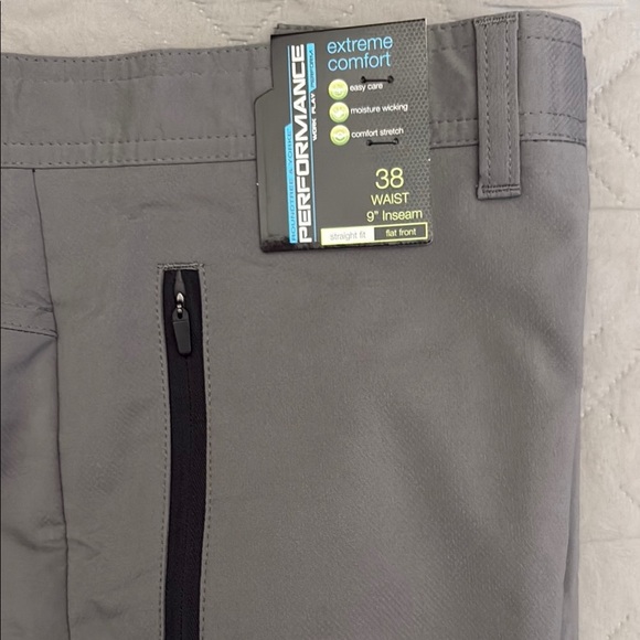 Roundtree & Yorke Men's Gray Cargo Shorts Modern Design Size 38 NWT - Picture 3 of 3